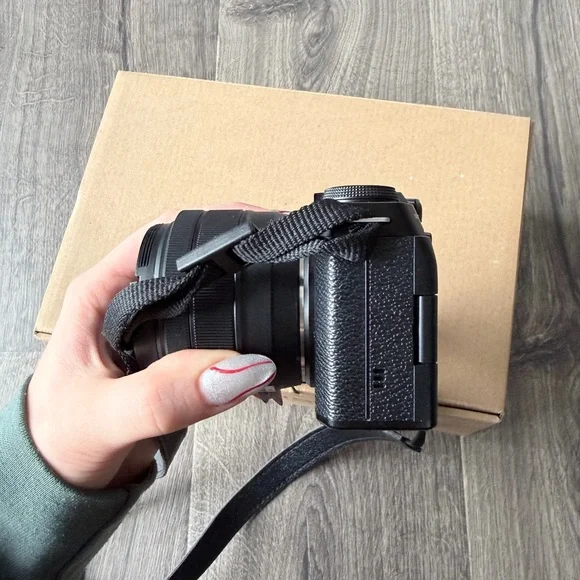 Fujifilm X-M5 Camera like new condition with camera case - Picture 7 of 9